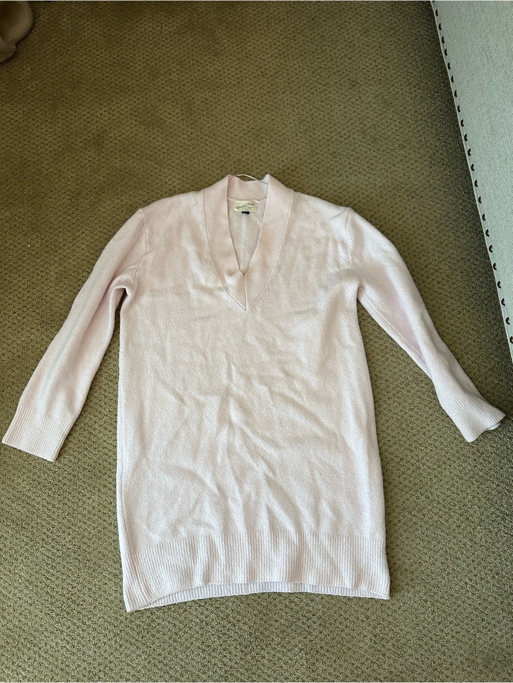 Universal Thread Light Pink V-Neck Sweater